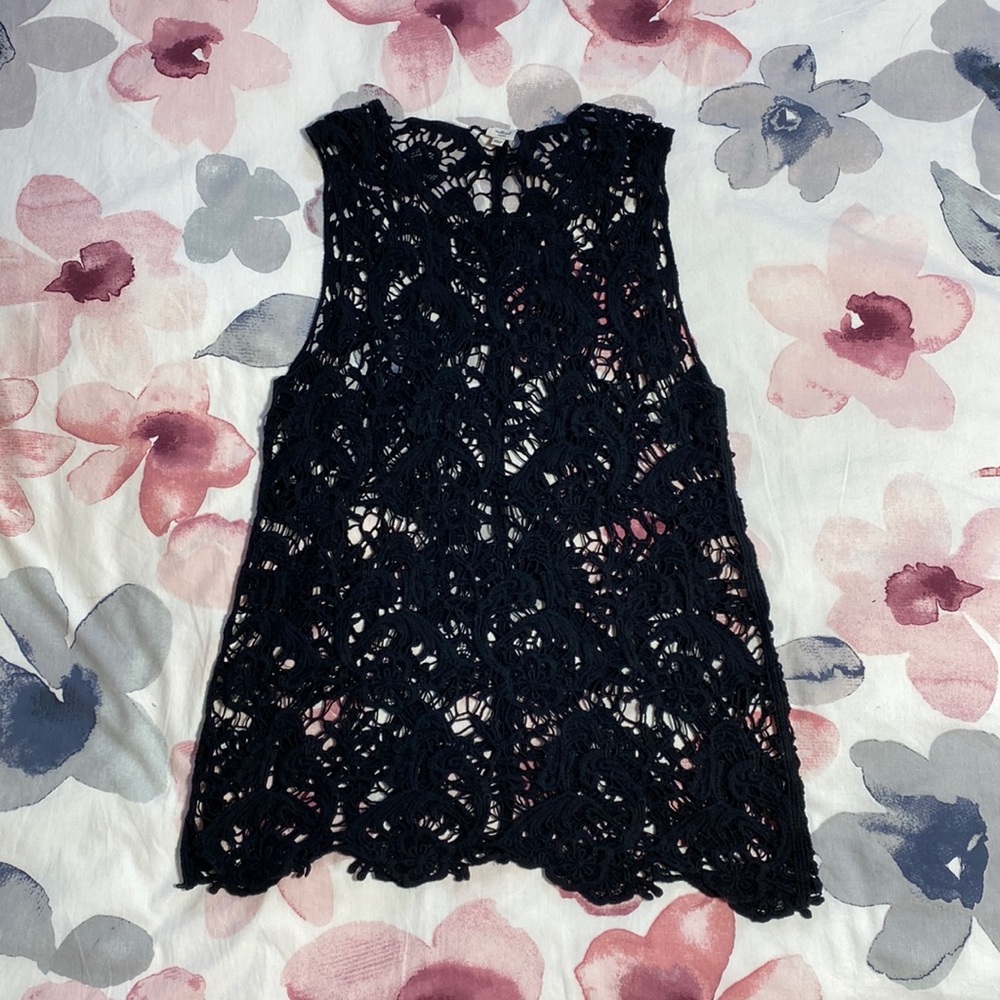 Aritzia Wilfred Sleeveless Lace Crochet Knit Top Size Small